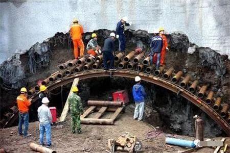 杨浦隧道钢花管支护案例